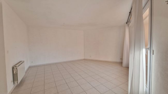 Séjour lumineux de cet appartement à vendre à Nyons proche centre-ville