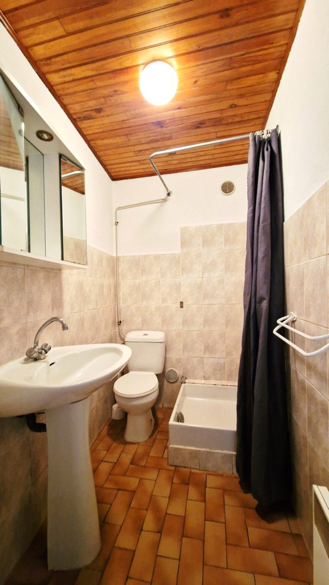 Salle d’eau maison à vendre à Saint-Nazaire-le-Désert en Drôme Provençale