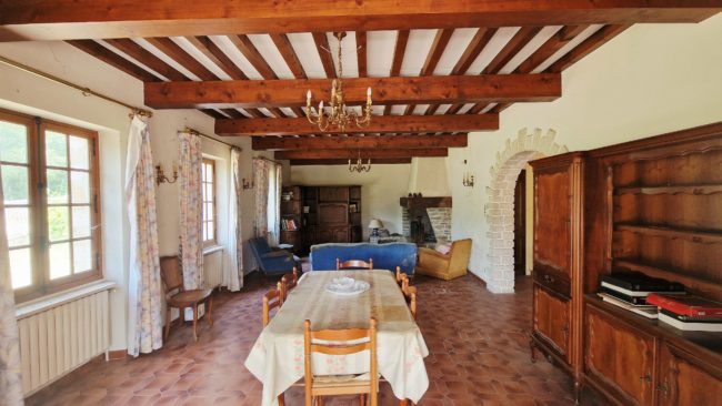 Grande maison à rénover de 231 m² avec 5 chambres et terrain constructible à Dieulefit