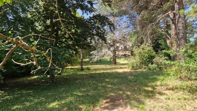 Grande maison à rénover de 231 m² avec 5 chambres et terrain constructible à Dieulefit