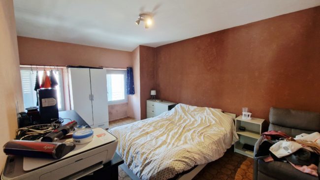 Deuxième chambre de l’appartement de 95 m² à Bourdeaux