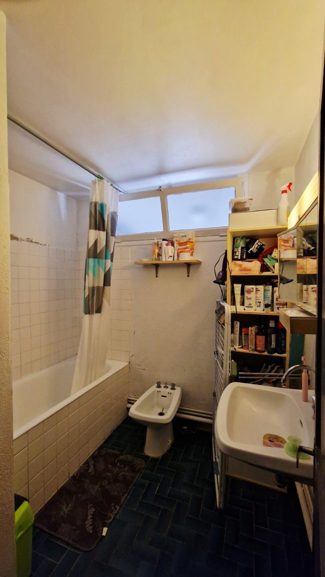 Salle de bain de l’appartement de 95 m² à Bourdeaux