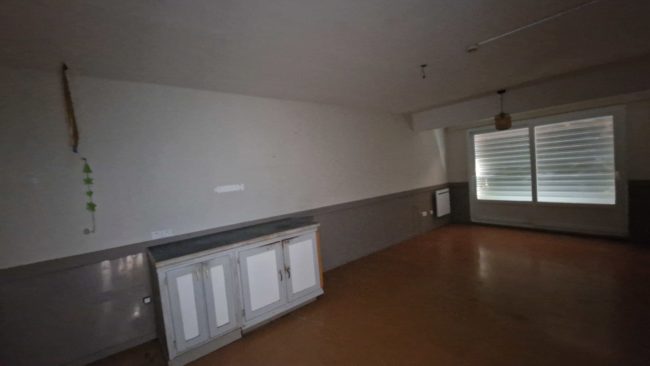 Ensemble immobilier de 493 m² composé de 4 bâtiments sur 9 150 m² à Bourdeaux